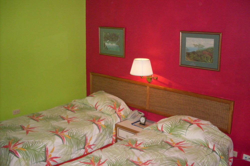 Coral Cove Marina Hotel Chaguaramas エクステリア 写真