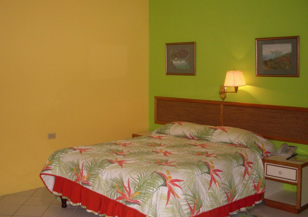 Coral Cove Marina Hotel Chaguaramas エクステリア 写真